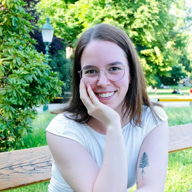 Physiotherapeutin Jasmin Keschbaum im Portrait - Physiotherapie spezialisiert auf Schwindel, Tinnitus und Zervikalsyndrom